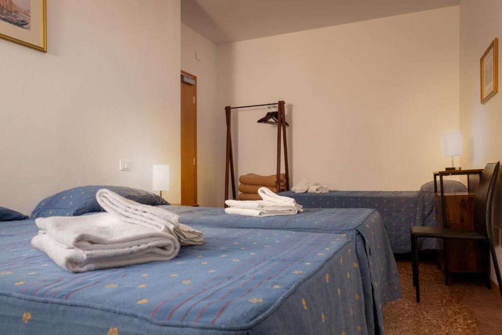 Foresteria Valdese Venezia - Dreibettzimmer Mit Eigenem Externen Badezimmer