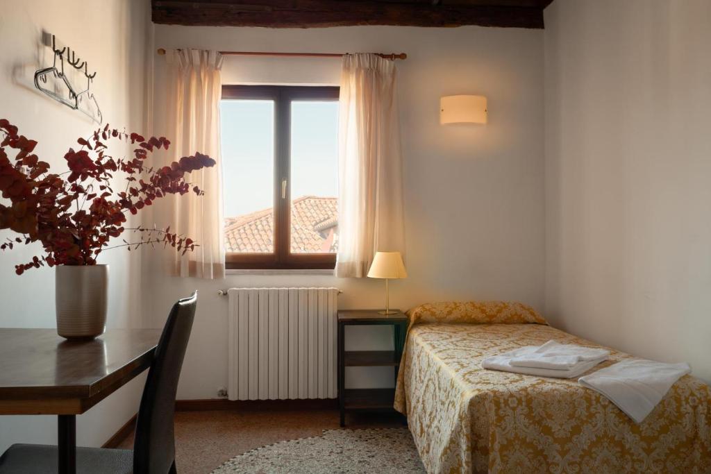 Foresteria Valdese Venezia - غرفة مفردة مع حمام مشترك