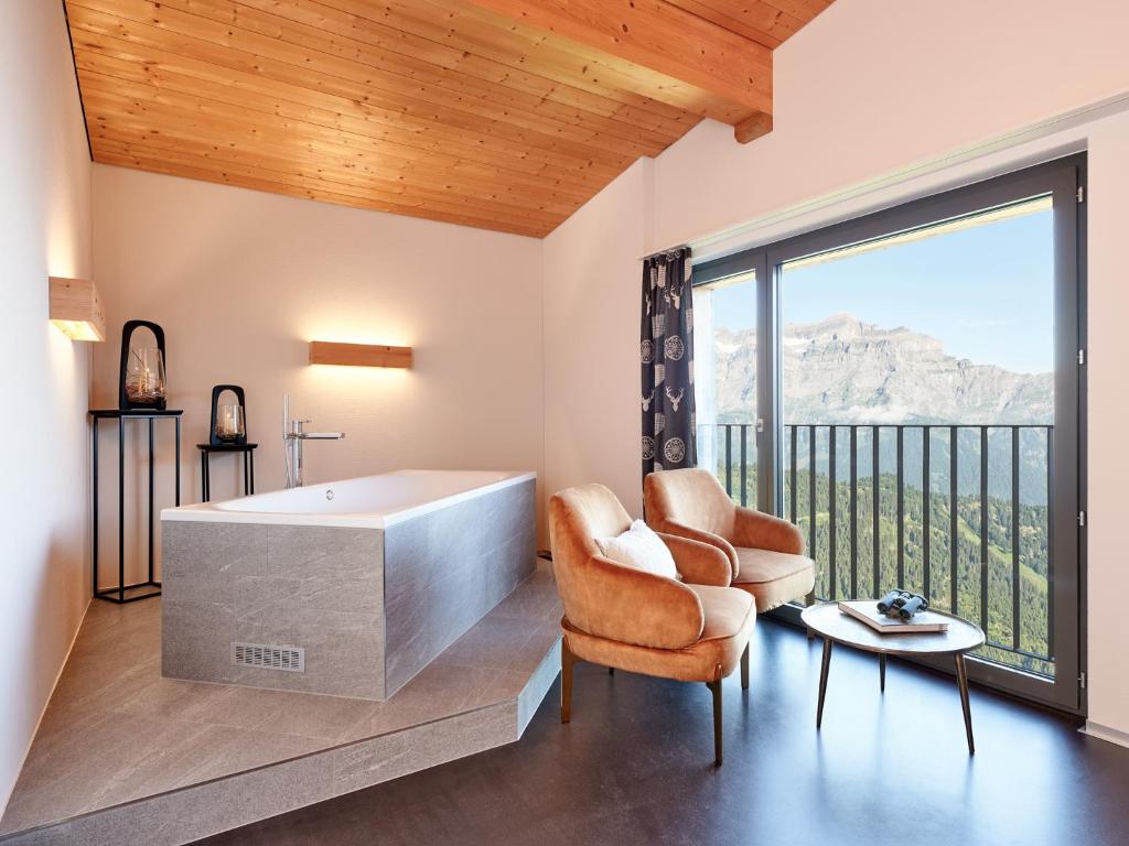 Gallery image of Berghotel Mettmen in Schwanden