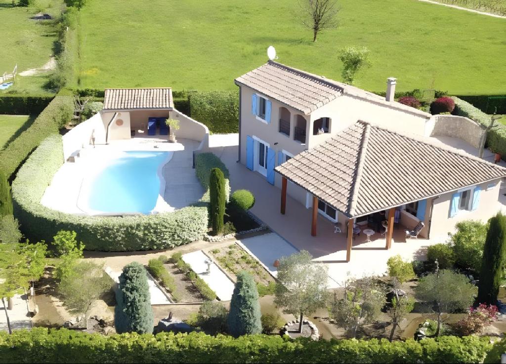an aerial view of a house with a swimming pool at Villa les Mazes in Vallon-Pont-dʼArc