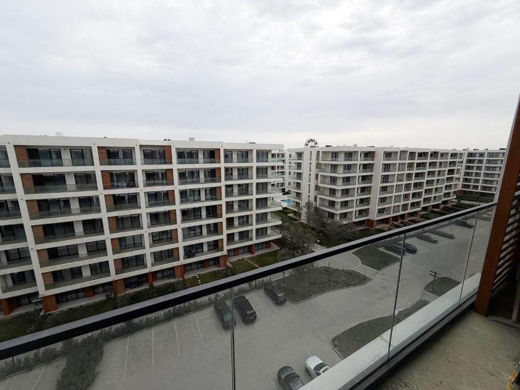 Sea Breeze Resort - Beach & Pool - Cozy Apartment در باکو