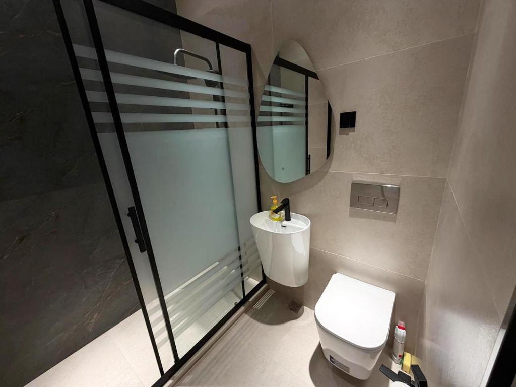 فضای داخلی Sea Breeze Resort - Beach & Pool - Cozy Apartment در باکو - تصویر ۳