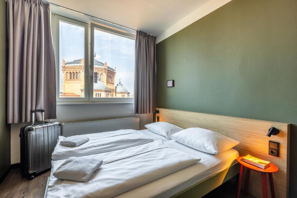 MEININGER Hotel Berlin Mitte - Double Room For Single Use