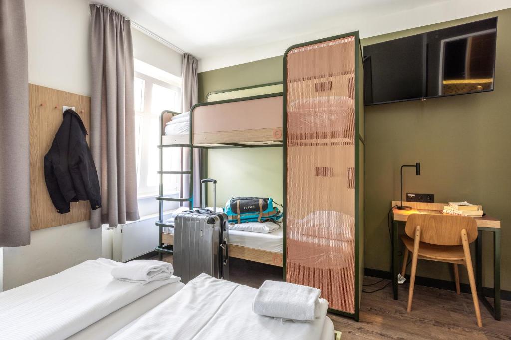 MEININGER Hotel Berlin Mitte - Quad Room
