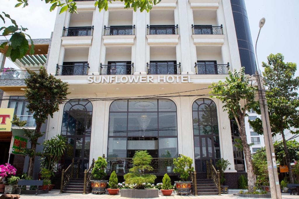 a view of the sunflower hotel in singapore at Sunflower Hotel in Nhơn Trạch