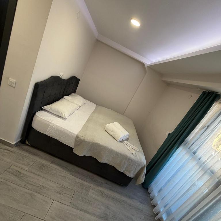 a small bedroom with a bed and a window at İtil Deluxe Eskişehir in Eskisehir