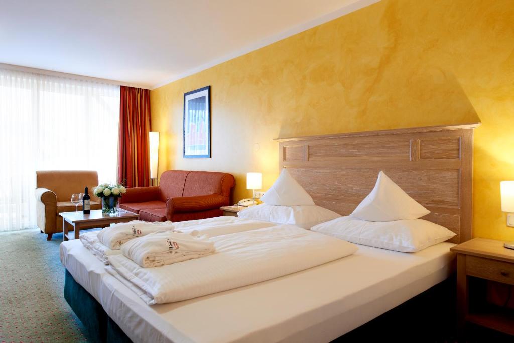 Letto o letti in una camera di Das Hotel Eden - Das Aktiv- & Wohlfühlhotel in Tirol auf 1200m Höhe