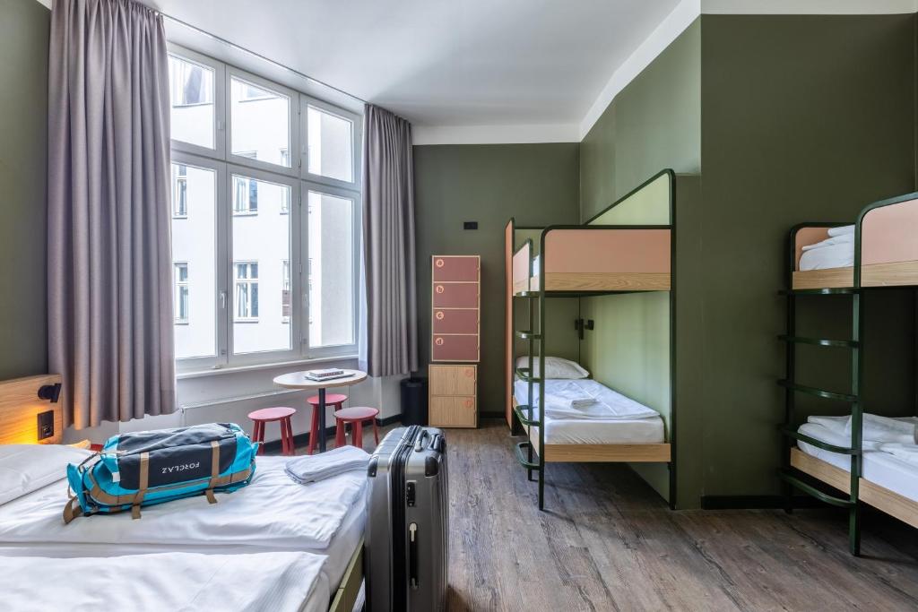 MEININGER Hotel Berlin Mitte - 6-Bed Room