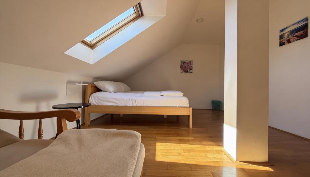 Gaia Aparthotel near Airport - Basic Triple Room