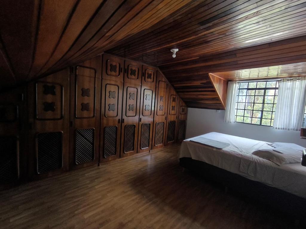 a large room with a bed and a window at Recanto do Sabiá Center in Chapecó