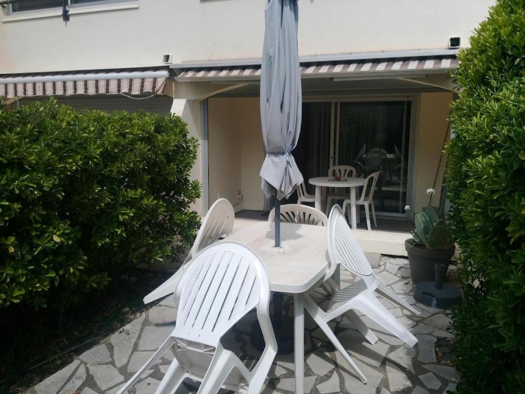 Cap d'Agde 4-person cabin studio with terrace pool