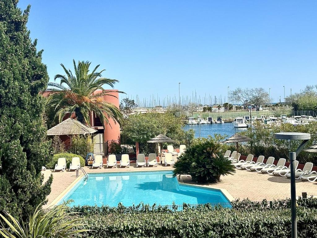 Cap d Agde 1 bedroom apartment swimming pool parking beach access, accès PMR