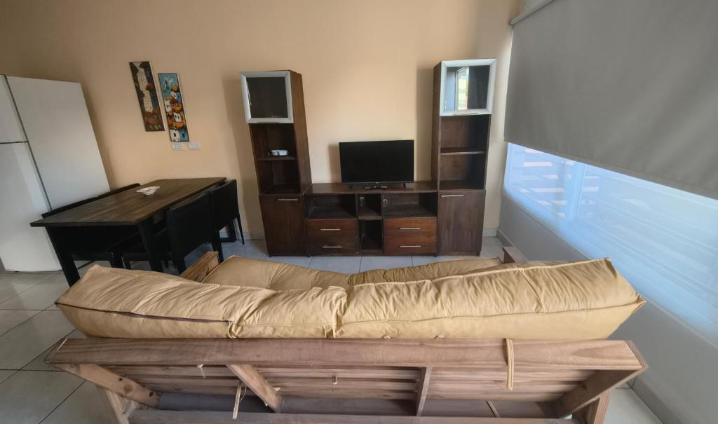 a living room with a couch and a desk at Depto Civora 2 in Villa Regina