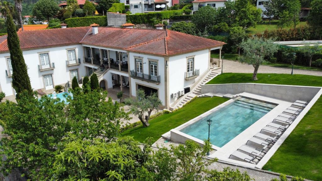 an aerial view of a house with a swimming pool at Casa do Fontão in Amarante