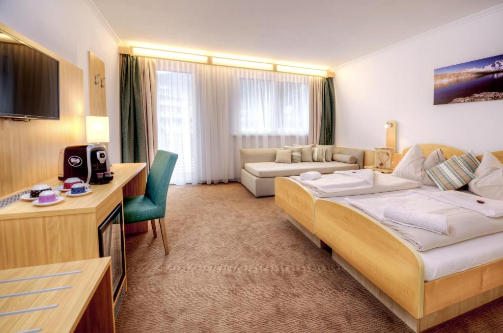 TV a/nebo společenská místnost v ubytování Hotel Bergkristall