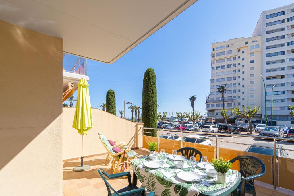 Apart-rent Apartamento Mirablau 0088 con vistas laterales a la playa