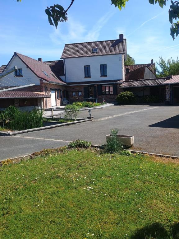 an empty parking lot in front of a building at demeure à la campagne in Conchy-sur-Canche