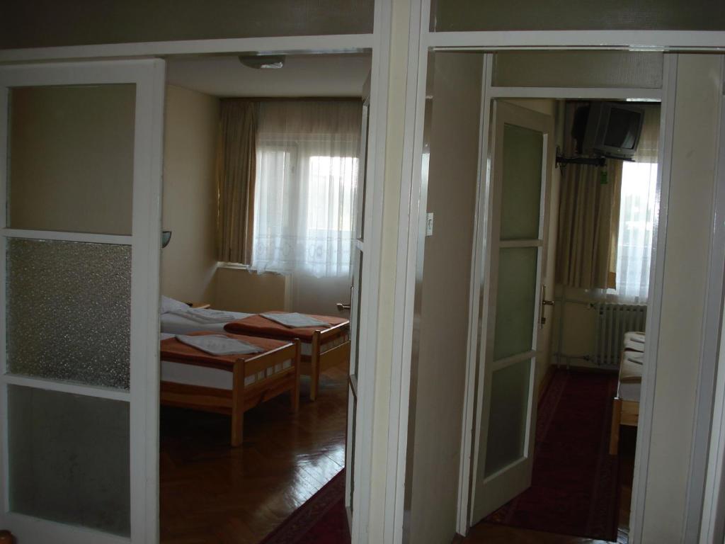 Rooms Bijela Ruža - Quadruple Room