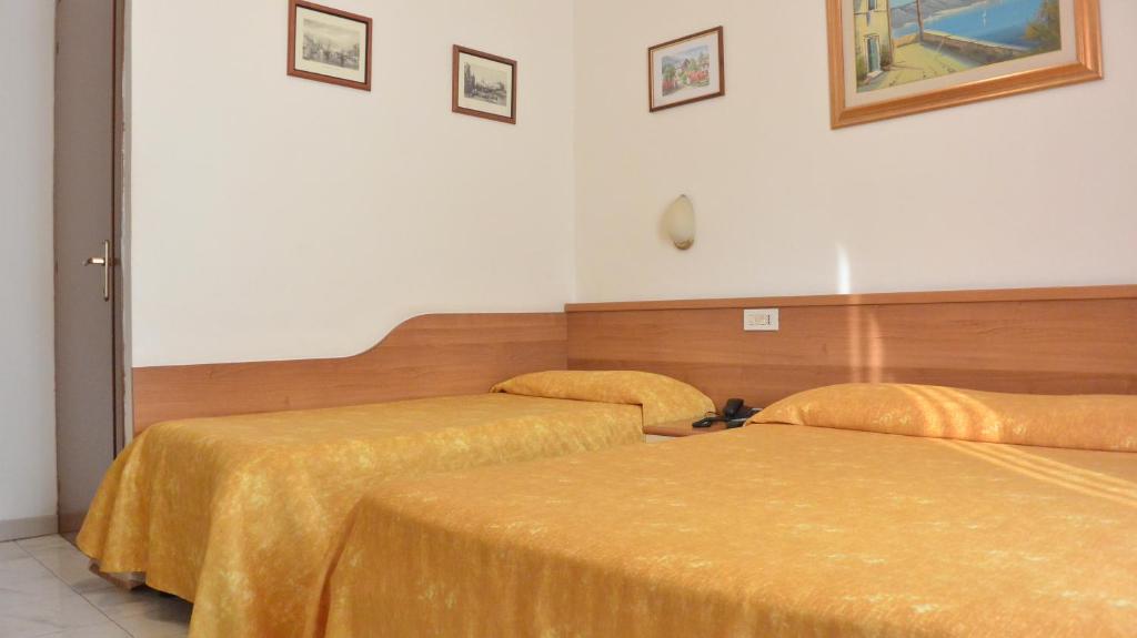 Postel nebo postele na pokoji v ubytování Hotel Mignon