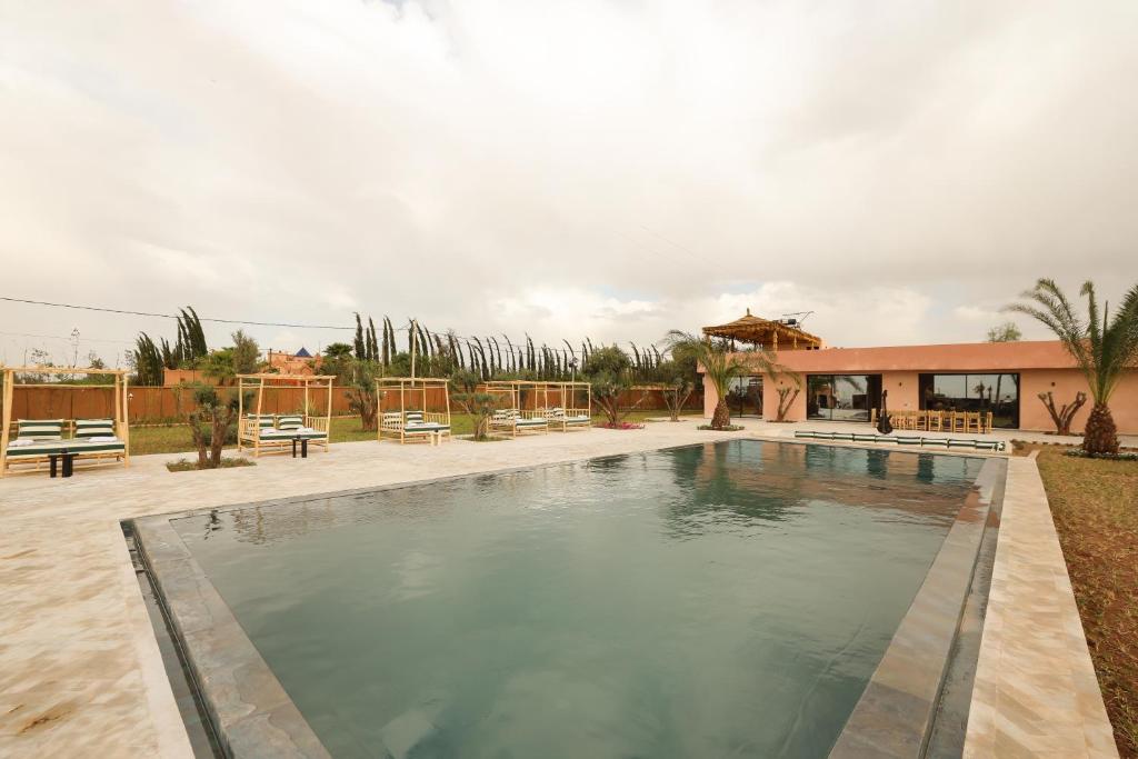 a swimming pool in the middle of a yard at Bohemian lodge guest house in Aït Namous