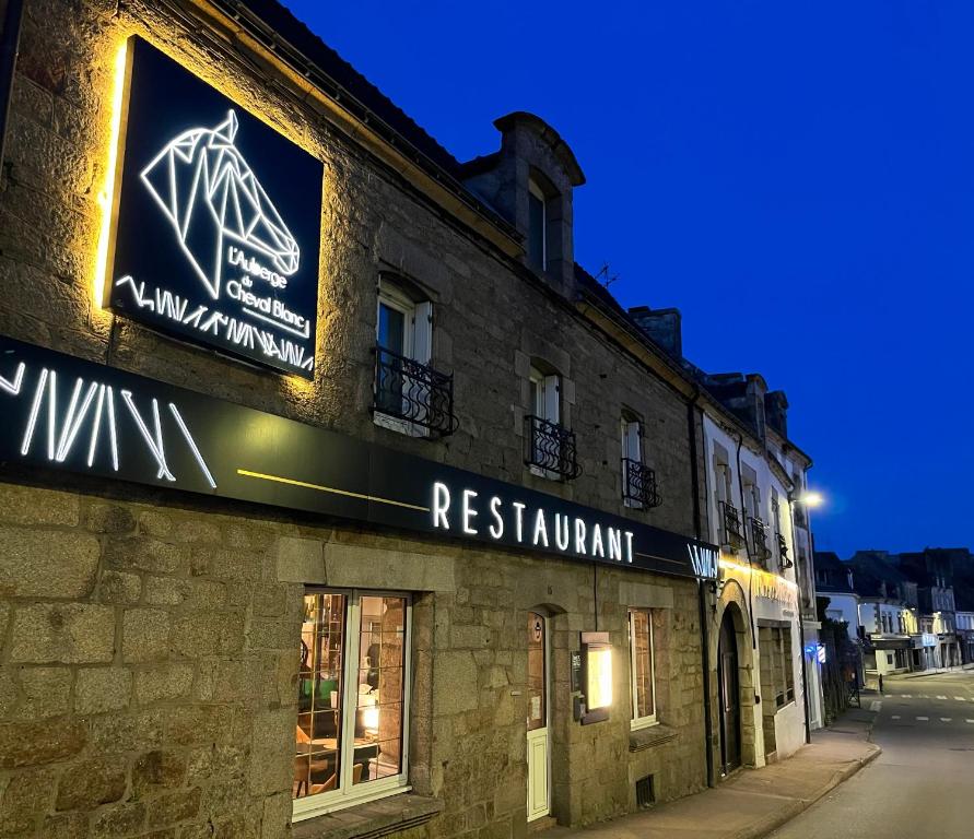 Auberge Du Cheval Blanc - Logis Hotel - Housity