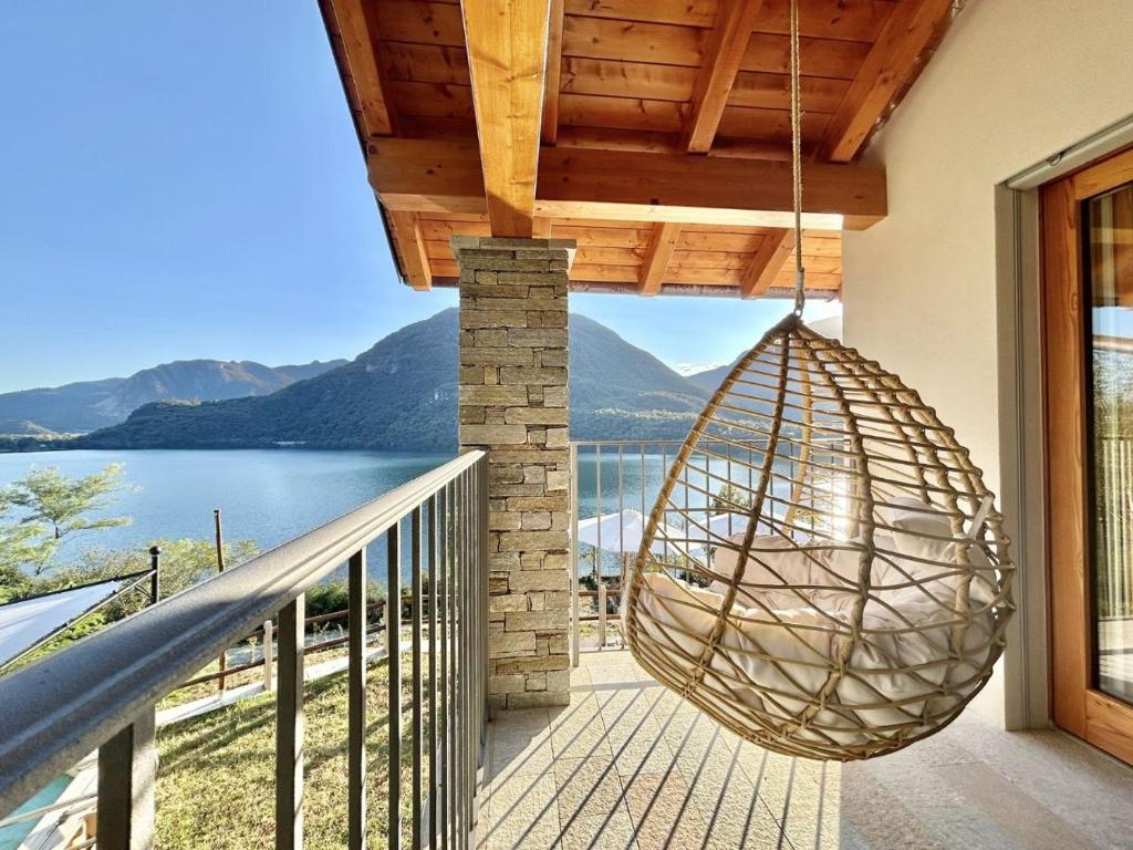 a hanging rattan basket hangs from the balcony of a house at Perla di Mergozzo 1 in Mergozzo