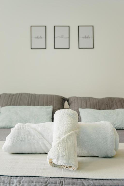 a bed with white towels on top of it at RGA Apartments in Río Grande