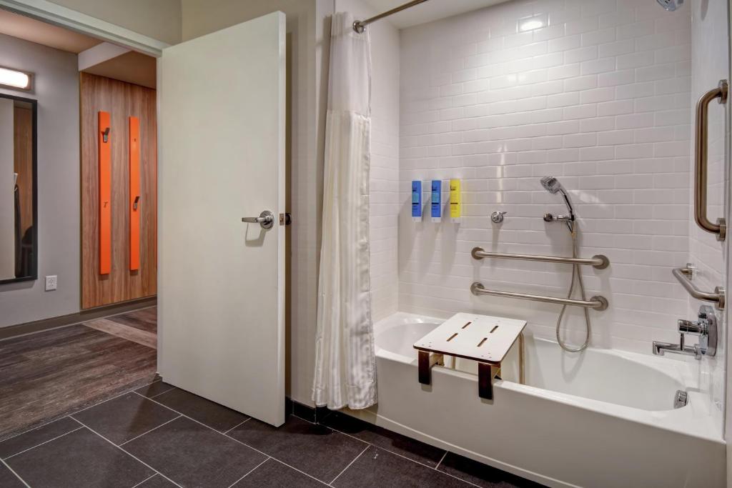 Tru By Hilton Raleigh Durham Airport - 