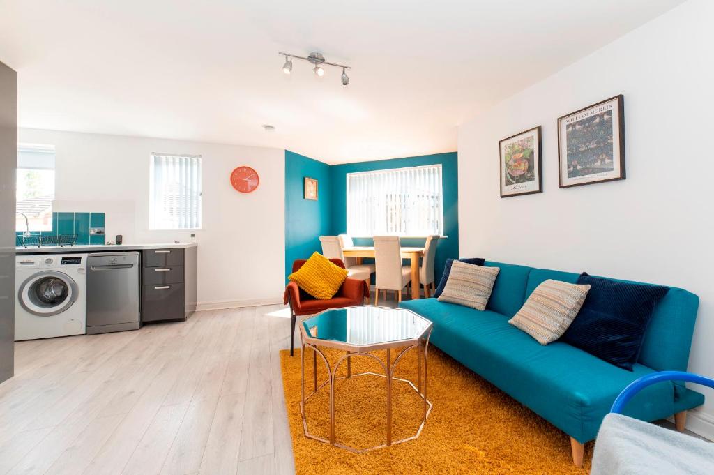 Modern 2-Bed Apartment Near Kingston - Pass the Keys