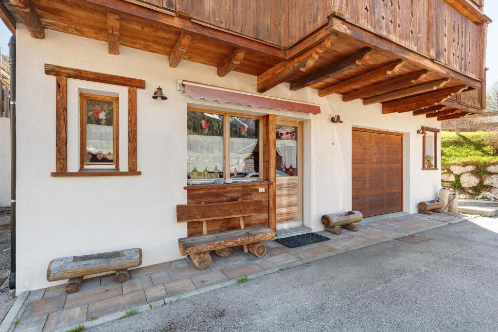 a house with a wooden roof and a front door at Tabià Padola in Padola