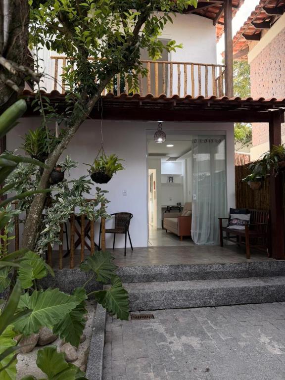 a porch of a house with a living room at Loft Itacoatiara in Niterói