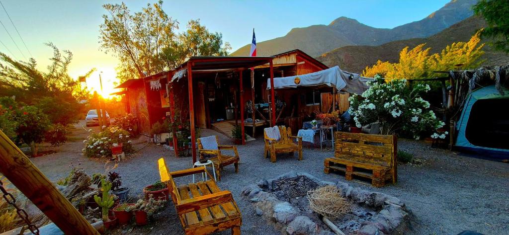 a market with chairs and a building with mountains in the background at Astro Camping Elqui Experience in Vicuña