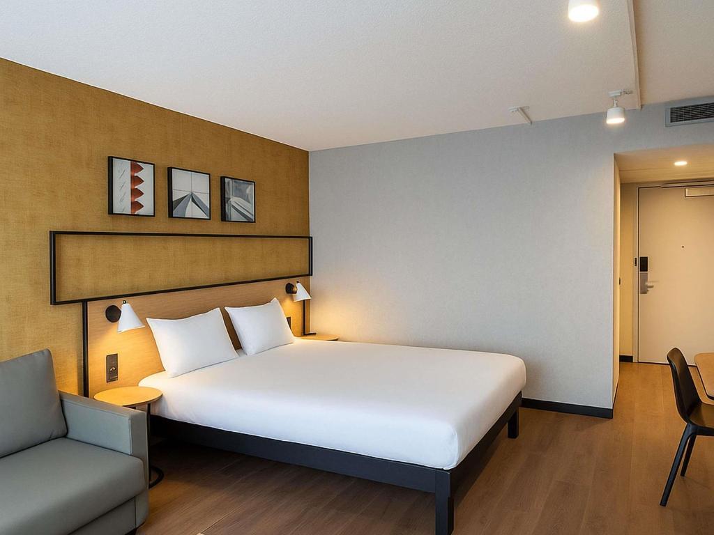 Ibis Rungis Aéroport Paris Orly - Premium Room With 1 King Bed And 1 Sofa Bed