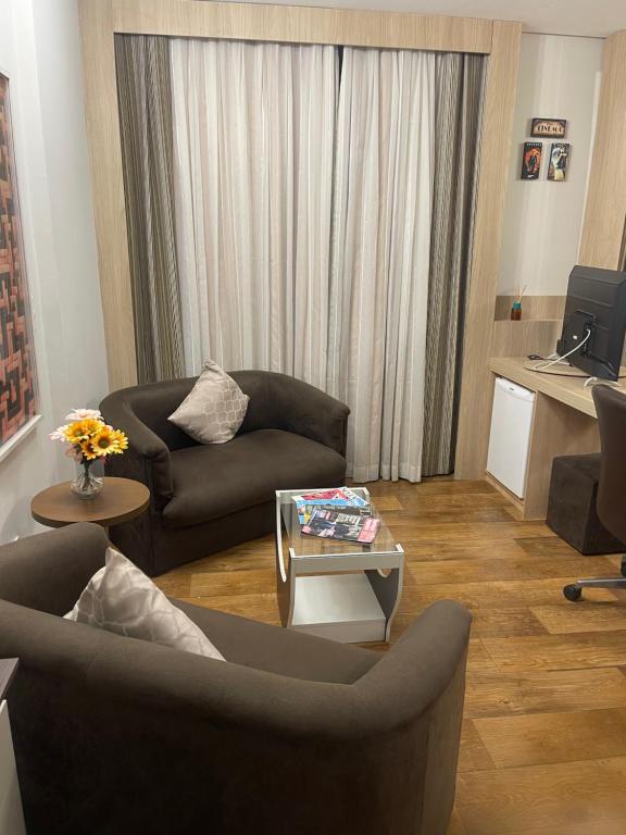 a living room with a couch and a table at Flat Aconchegante Hotel Intercity Manaus in Manaus