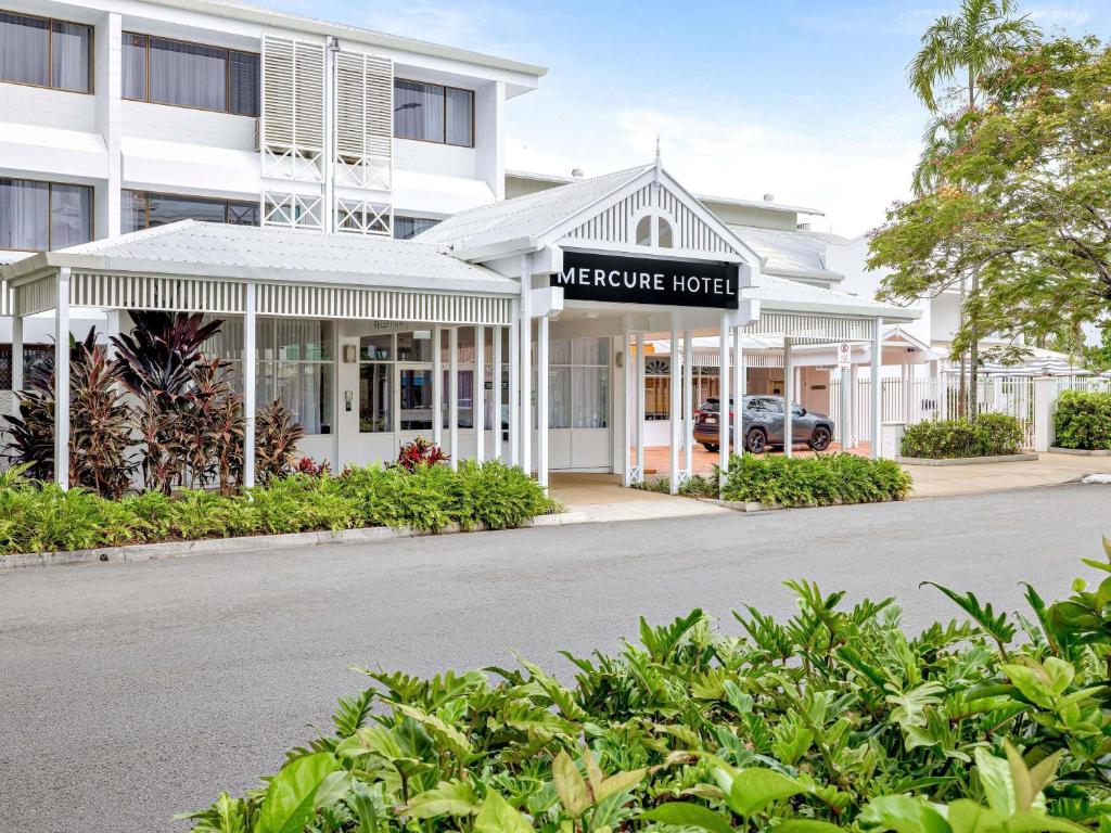 a hotel with a sign that reads nerenes hotel at Mercure Cairns in Cairns