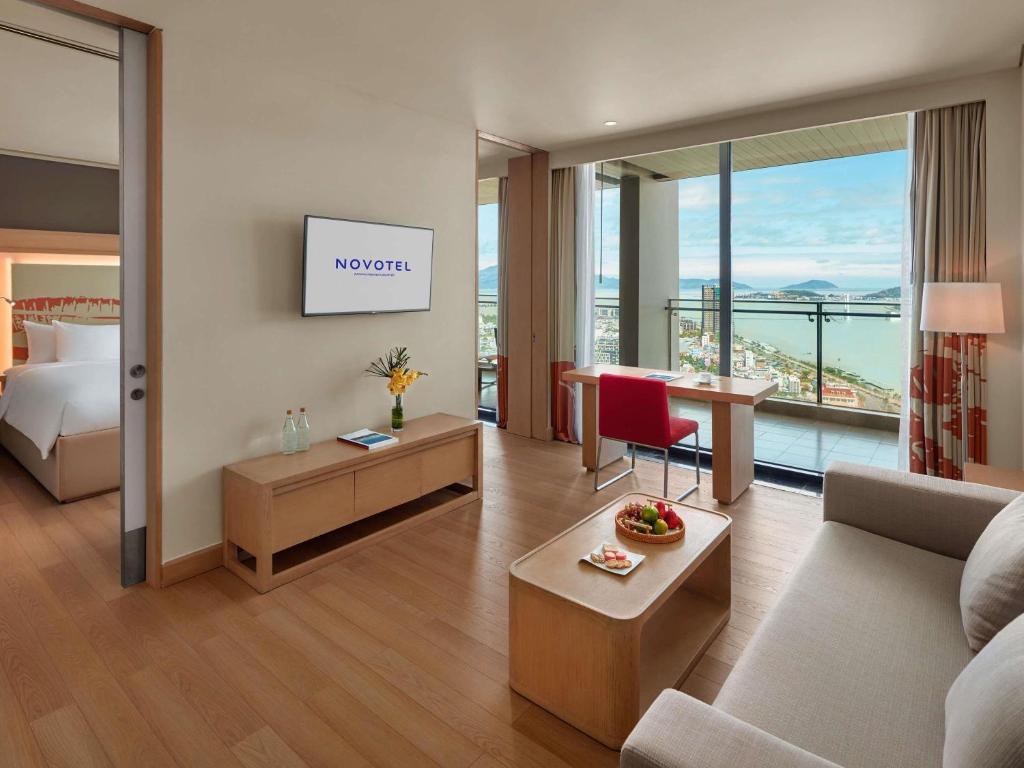 King Suite - Lounge Access