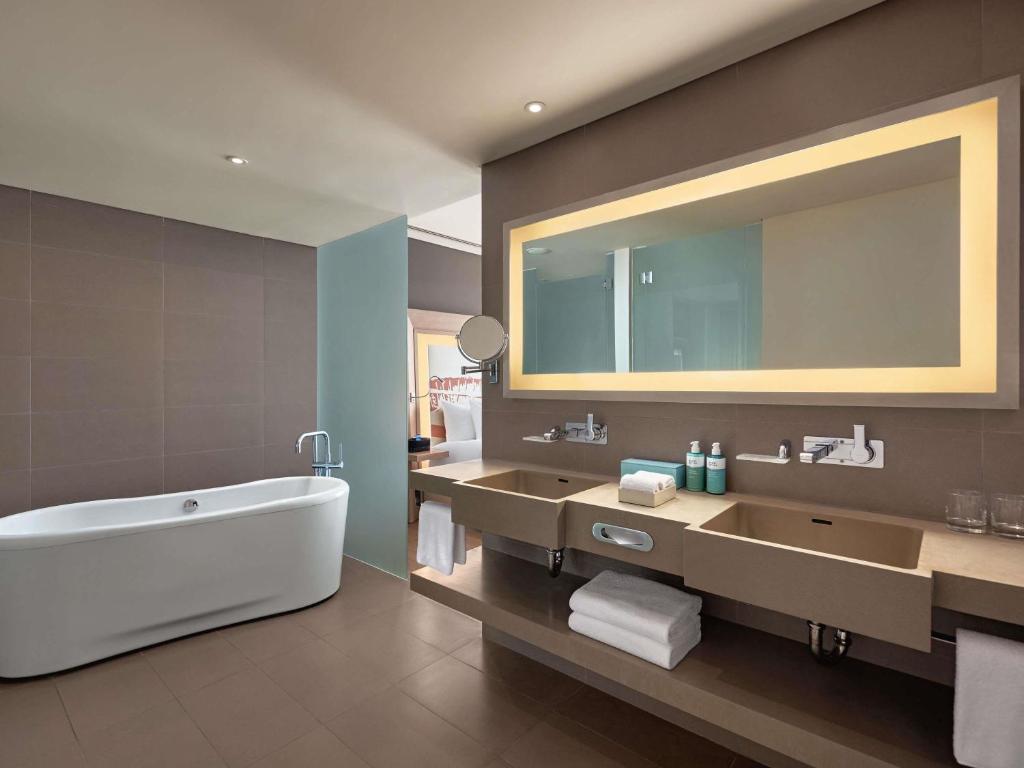 King Suite - Lounge Access