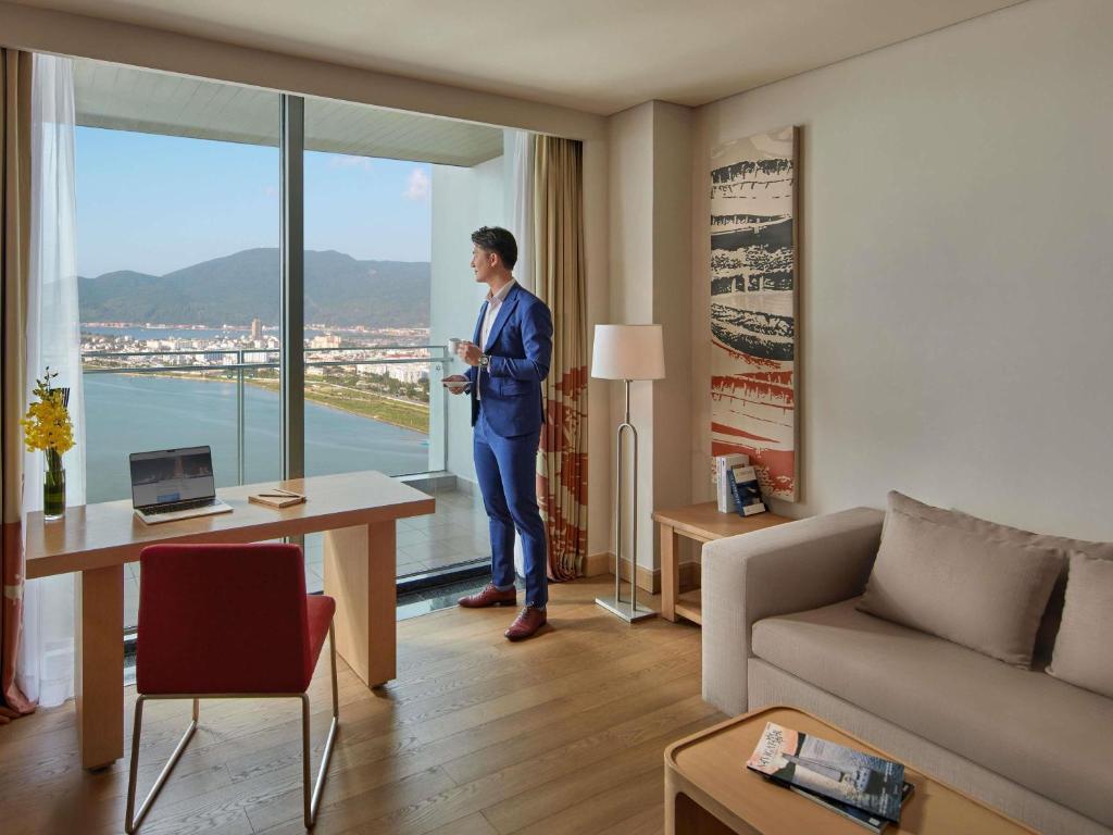 King Suite - Lounge Access