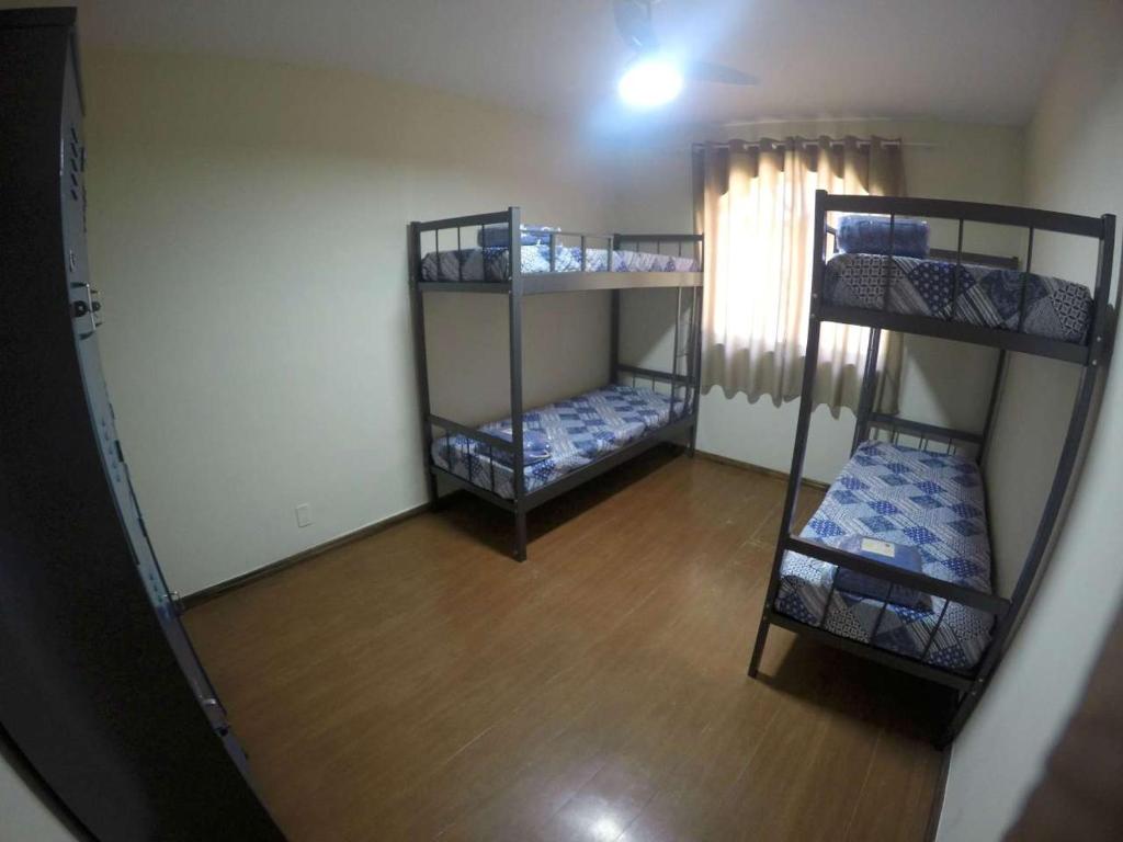 Cama ou camas em um quarto em Le Monde Hostel - Suites e Camas