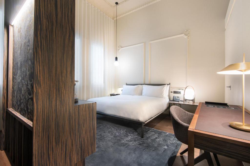 Posteľ alebo postele v izbe v ubytovaní Hotel Mercer Sevilla 5 GL