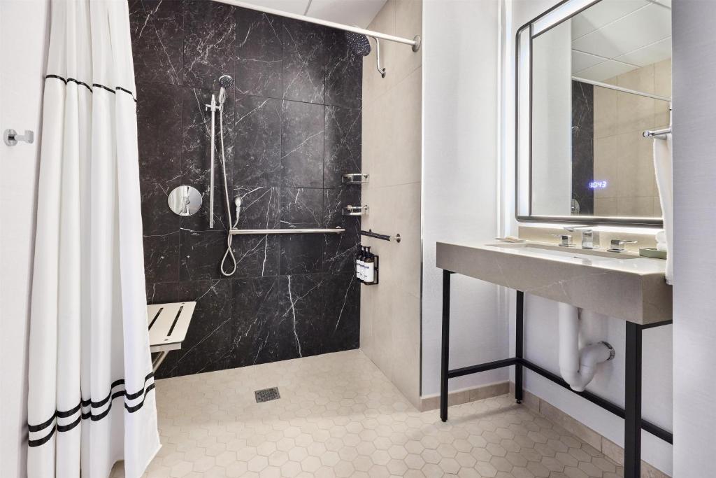Hyatt Regency Chicago - 