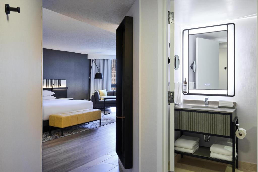 Hyatt Regency Chicago - 