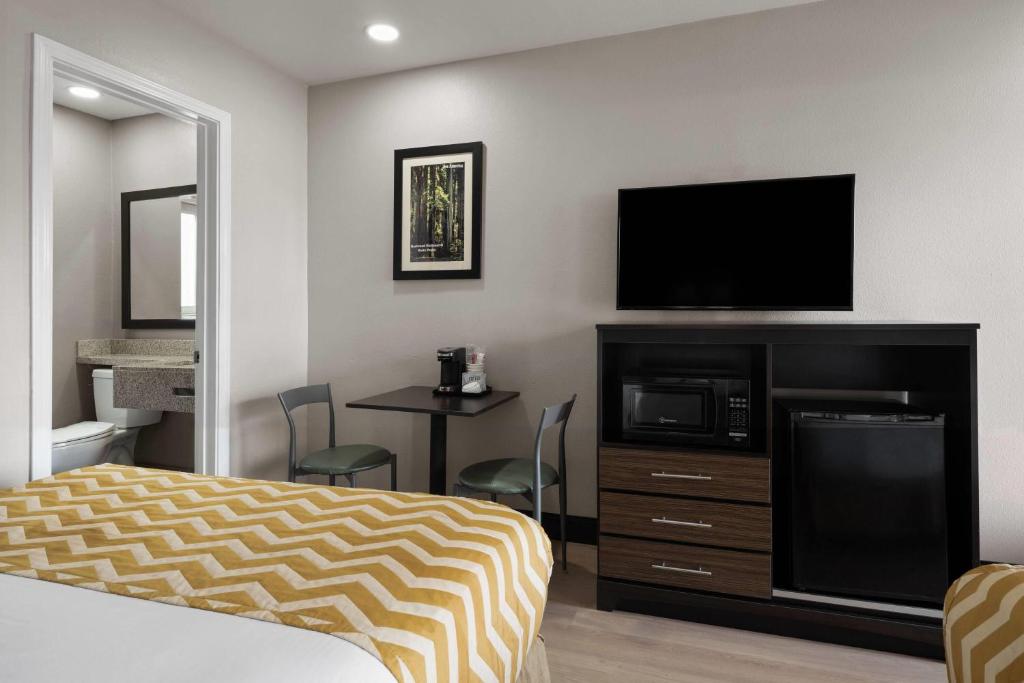 Travelodge by Wyndham Eureka photo