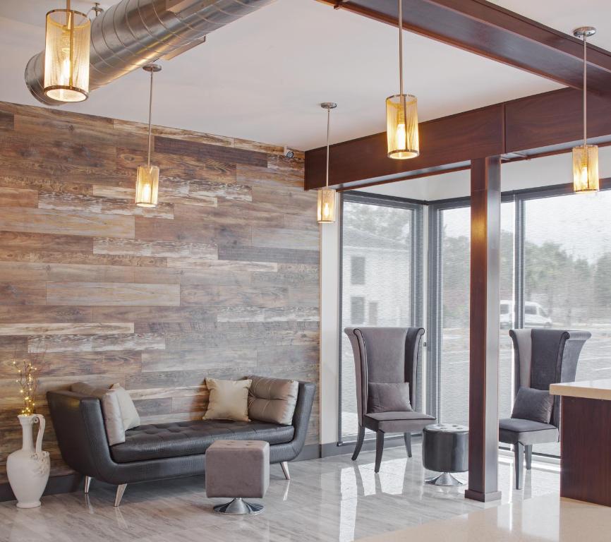 a lobby with a couch and two chairs at Iris Garden Inn in Savannah