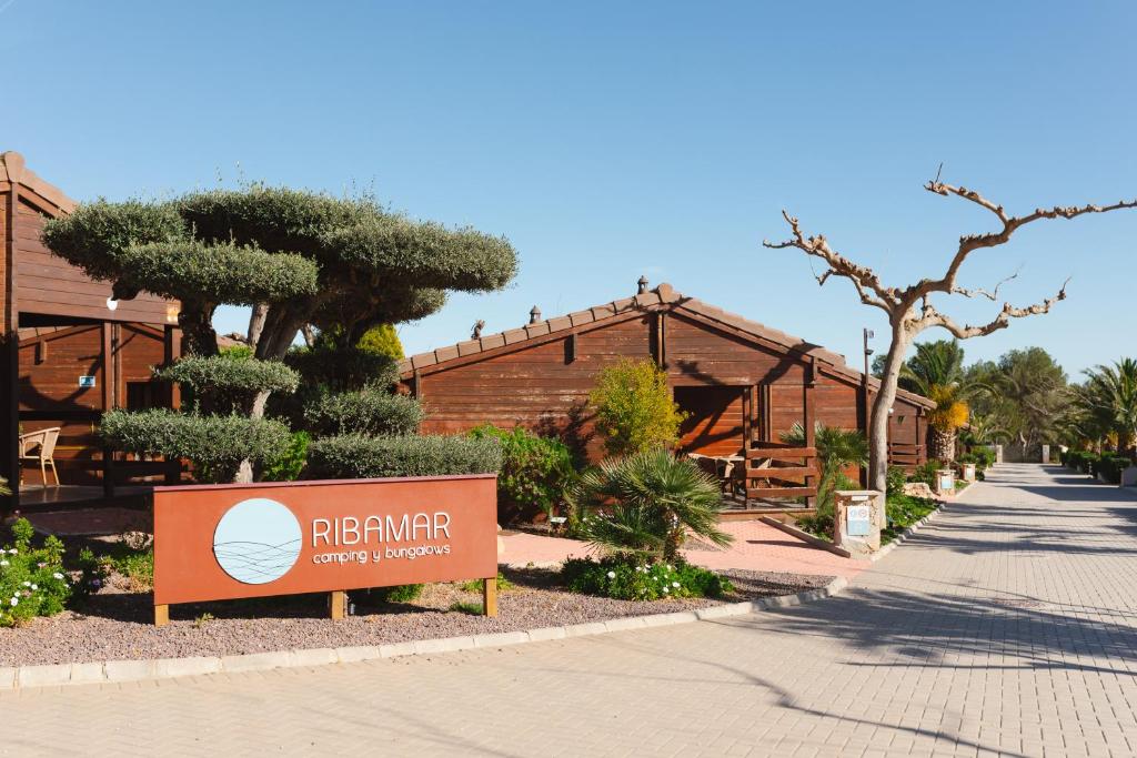 a sign in front of a restaurant with a building at Camping Ribamar in Alcossebre