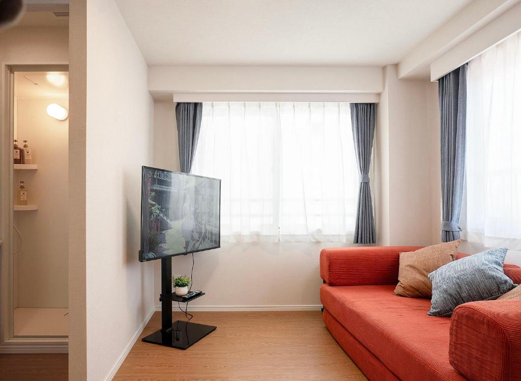 TP401 Large 2LDK Home for Groups, Near Tokyo Skytree, 1 Double Bed, 2 Single Beds and 3 Single Sofa Beds, Sleeps 7