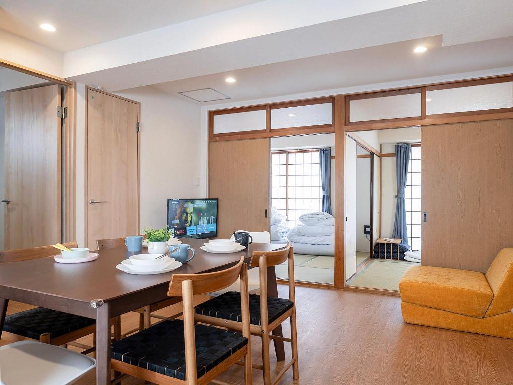 TP501 Japanese-Style 2LDK Home, Access to Oshiage and Tokyo Skytree, 2 Double Futons and 1 Single Futon, Sleeps 5