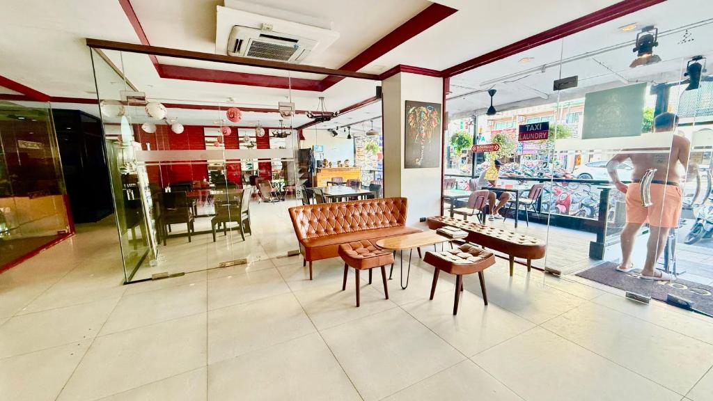 لابی و فضای عمومی Patong Platinums Hotel - تصویر ۵