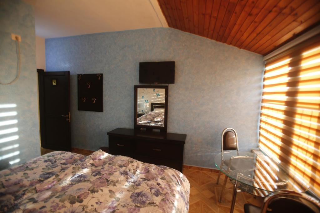 Postel nebo postele na pokoji v ubytování Isra Hotel