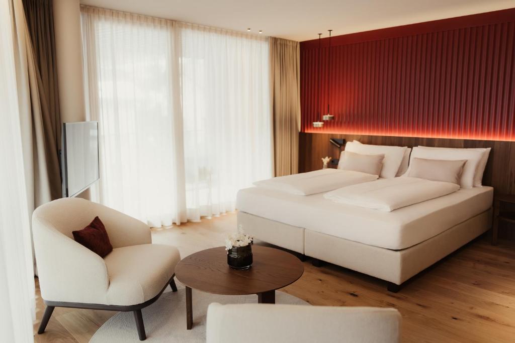 The Oswald Grand Hotel - Deluxe King Room